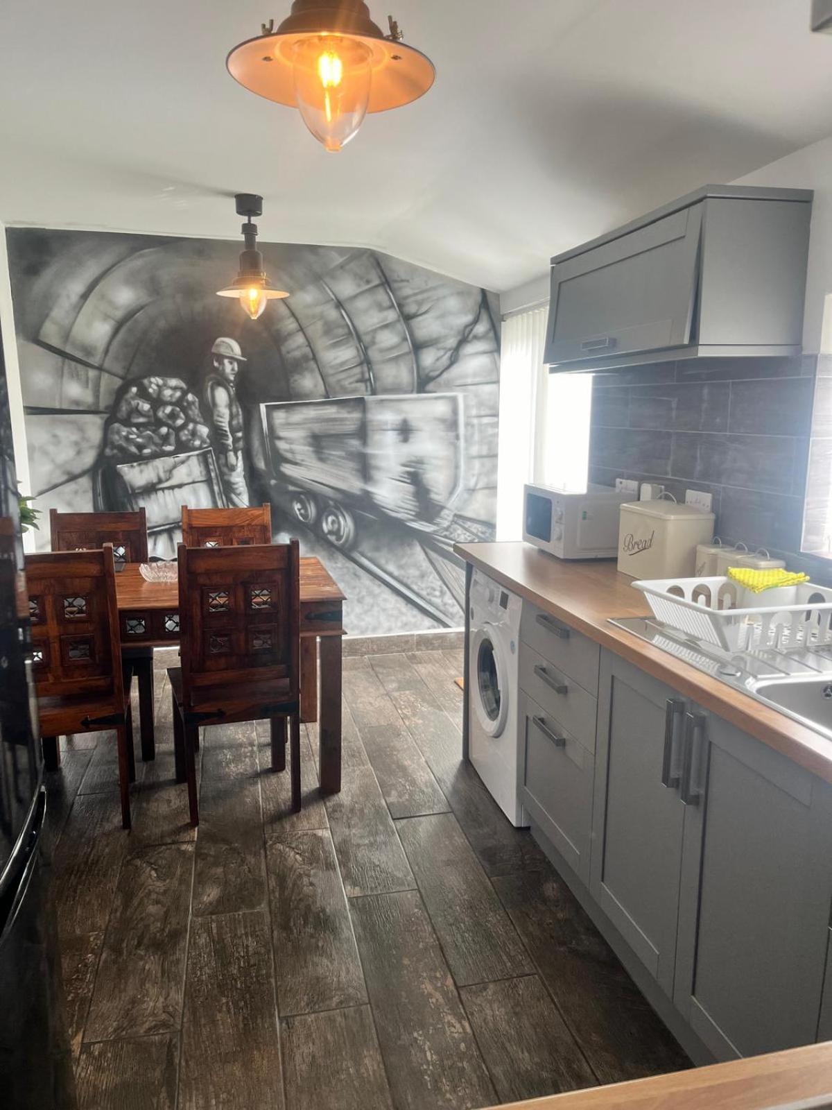 Апартаменты Rj S House Мертир-Тидвилл Экстерьер фото