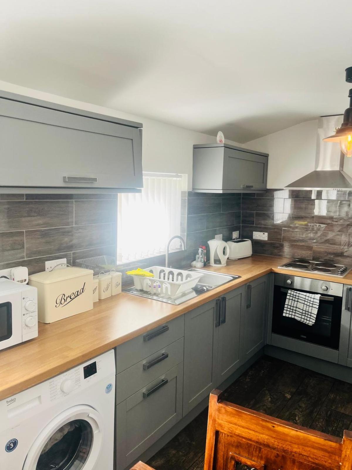 Апартаменты Rj S House Мертир-Тидвилл Экстерьер фото